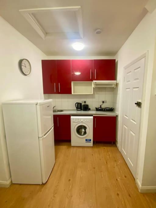 Penthouse Studio With 2 Double Beds & Smart Tv. Great London Locationアパートメント エクステリア 写真